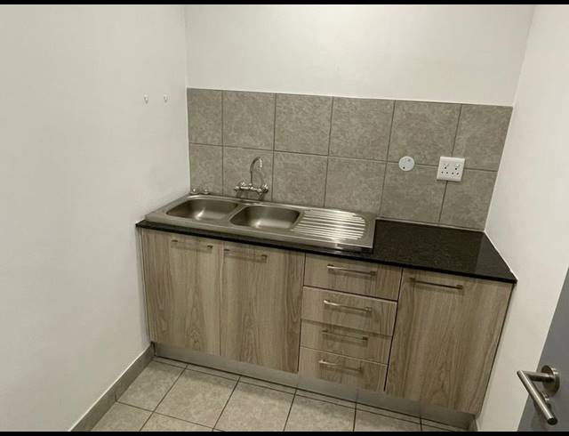 INDUSTRIAL PROPERTY TO RENT IN IRENE